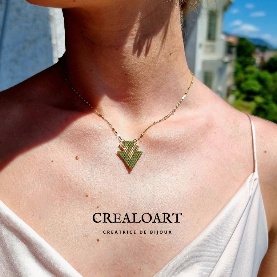 Collier pendentif "Élégance Géométrique"