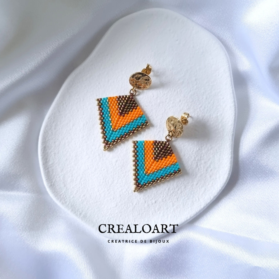Boucles MAYA Triangle Orange Or - Bijoux géométriques en perles tissées